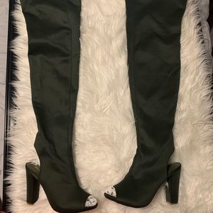 Thigh high green boots with heel Size 9